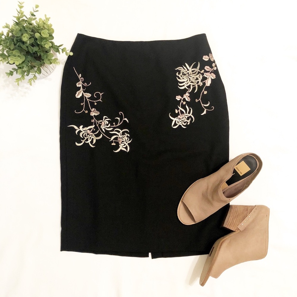 Ann Taylor LOFT • Wool Embroidered Career Skirt